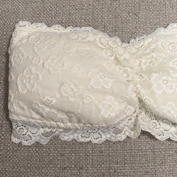 Saint Eve Lacy Strapless Bandeau with removable pads. Size L/XL. - Picture 4 of 11